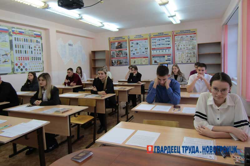 Новотроицкие выпускники рассказали, о чем они рассуждали в своих итоговых сочинениях