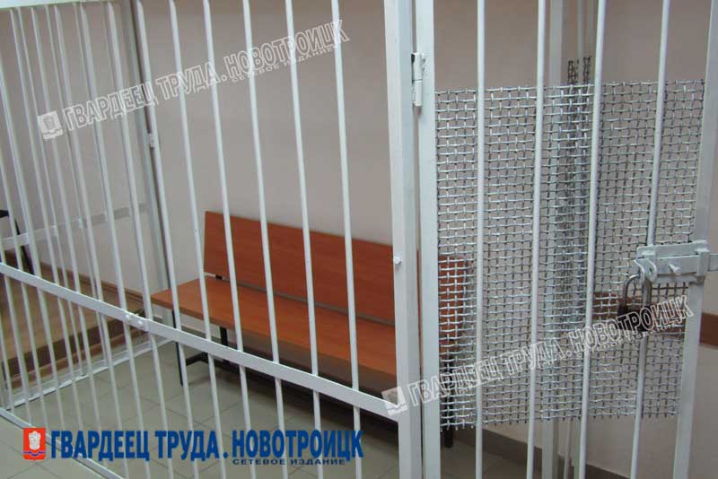 Новотроицкий суд заключил под стражу обвиняемого в убийстве мужчину