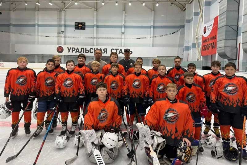 Новотроицкая юношеская хоккейная команда «Стальные Орлы» отметила Новый год убедительными победами