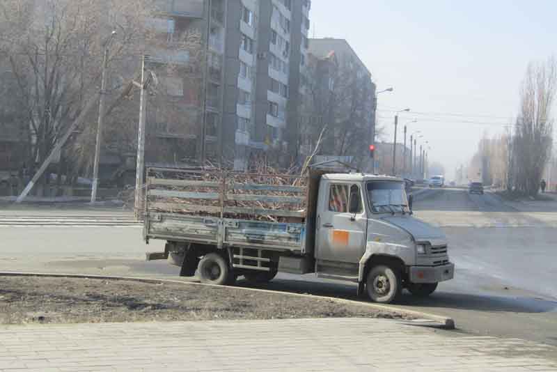 Все на уборку! В Новотроицке стартовал общегородской субботник