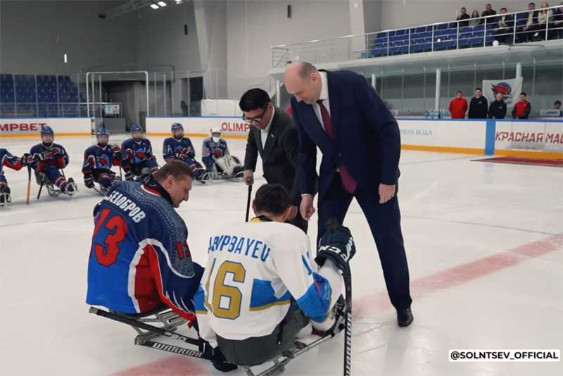 В Оренбурге прошел товарищеский матч по следж-хоккею между оренбургскими и казахстанскими параспортсменами