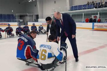 В Оренбурге прошел товарищеский матч по следж-хоккею между оренбургскими и казахстанскими параспортсменами