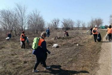 В  Новотроицке продолжается общегородской субботник