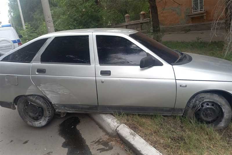В Новотроицке пьяный водитель «ВАЗа» пытался скрыться от полицейских и протаранил столб
