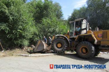 В Новотроицке ликвидируют несанкционированные свалки