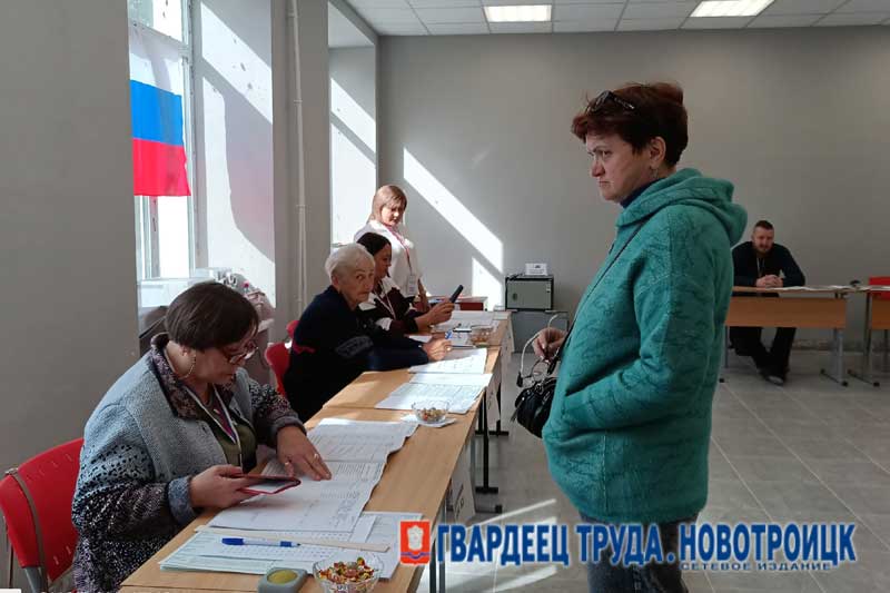 На  участке № 874 имени Героя России  Константина Ситкина в Новотроицке  зарегистрировано более тысячи избирателей  