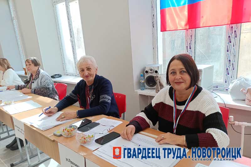 На избирательном участке № 845  Новотроицка около ста человек голосуют на дому