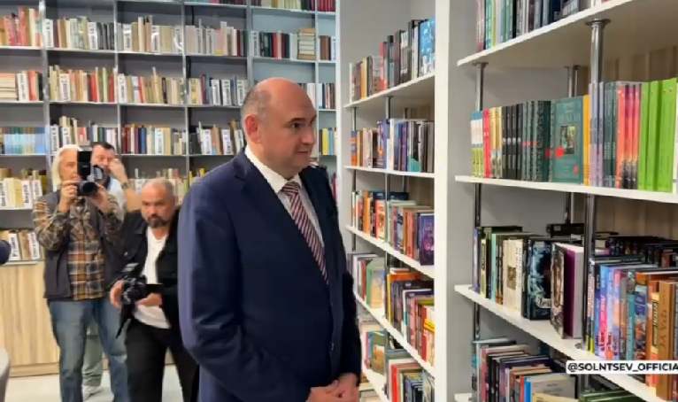 Евгений Солнцев рассказал про открытие модельной библиотеки в Новотроицке