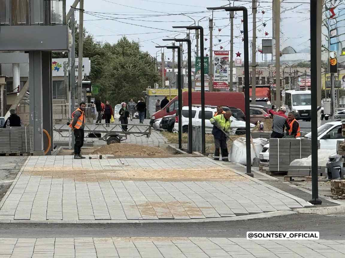 Губернатор в рамках рабочей поездки посетил несколько строительных площадок в Новотроицке