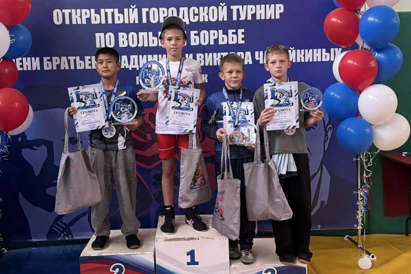 В Новотроицке городской турнир по вольной борьбе посвятили памяти легендарных спортсменов – братьев Чапайкиных