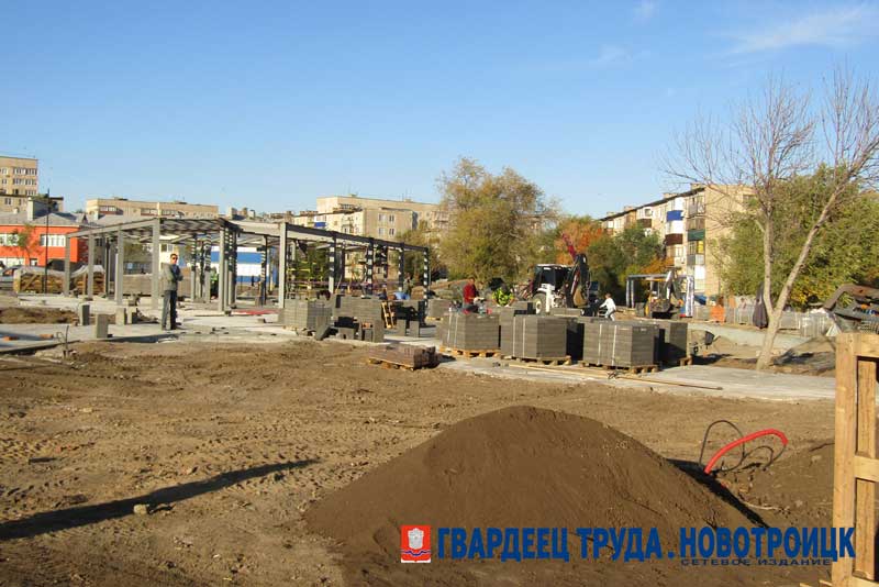 В Новотроицке благоустройство территории, прилегающей к лицею, выполнено на 90 процентов