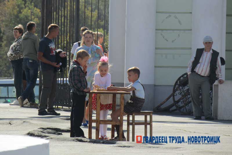 Новотройчане увидели свой город на большом киноэкране
