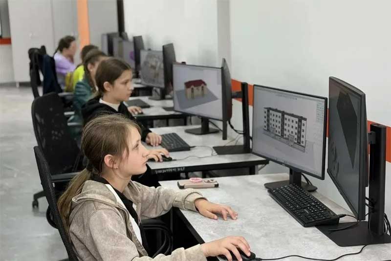 «Назад в будущее»: новотроицкие лицеисты познакомились с эволюцией строительной отрасли В Оренбуржье