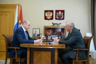 Врио губернатора Оренбургской области Евгений Солнцев и председатель региональной Общественной палаты Борис Колесников обсудили перспективы сотрудничества