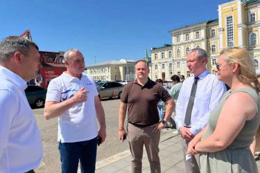 Олег Димов осмотрел Привокзальную площадь Оренбурга