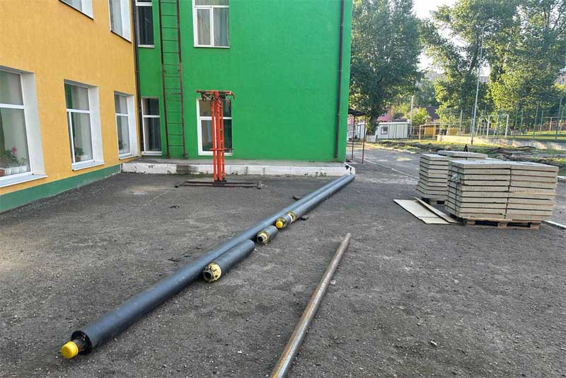 Представители Оренбуржья помогают готовить к зиме объекты подшефного Перевальского района Луганской Народной Республики