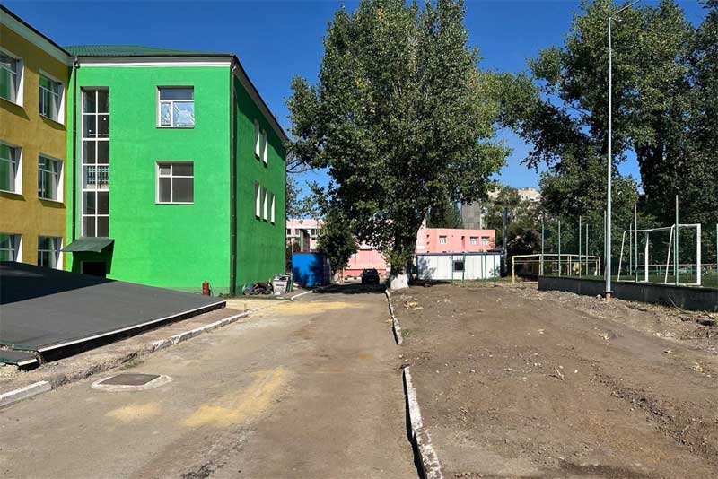 Представители Оренбуржья помогают готовить к зиме объекты подшефного Перевальского района Луганской Народной Республики