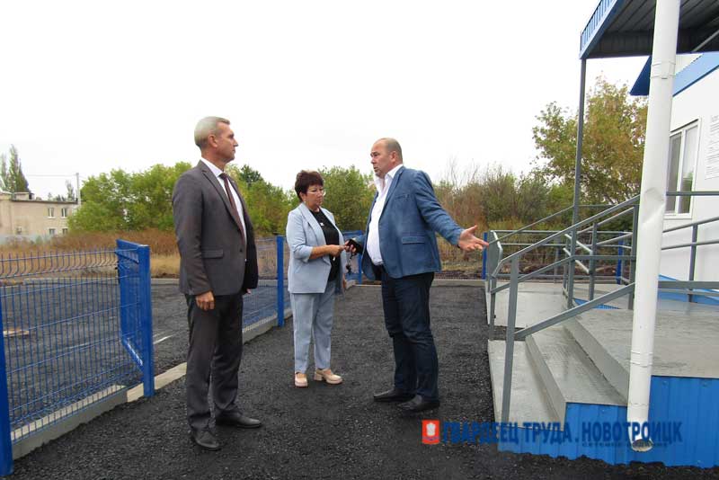 В пригородном поселке Новотроицка завершилось благоустройство территории нового ФАПа