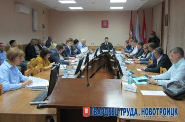 Сегодня на внеочередном заседании новотроицкие депутаты  внесли изменения в бюджет города  и отклонили протест прокурора