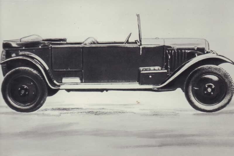 Новотроицкие музейщики представили выставку уникальных коллекционных открыток и марок, посвященных истории отечественного автомобилестроения (6+)