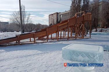 Любимая детворой деревянная горка может вернуться на главную площадь Новотроицка уже в следующем году