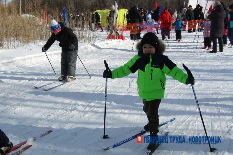 Новотройчане вышли на старты «Лыжни России»