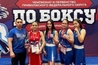 Новотройчанки – в лидерах окружного первенства по боксу