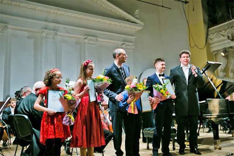 Новотройчанка Арина Максименко – стипендиат фонда «Новые имена»