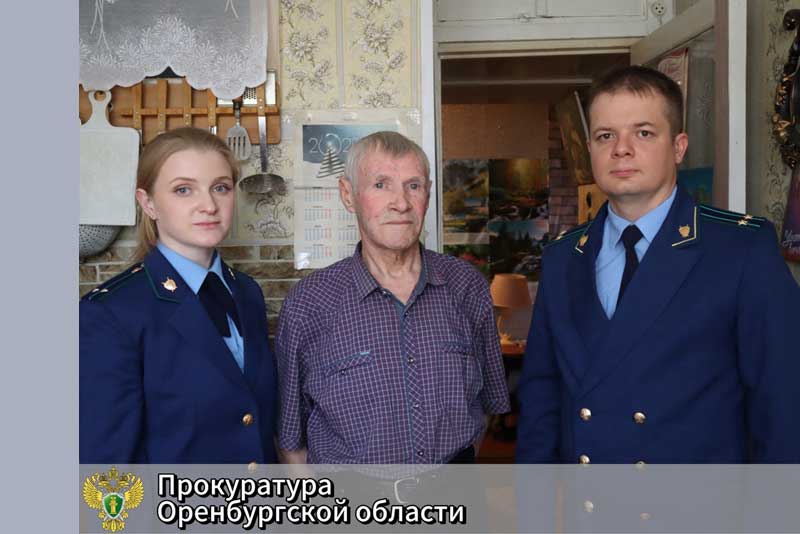 Сотрудники прокуратуры Новотроицка посетили горожан, на себе испытавших все тяготы Великой Отечественной войны