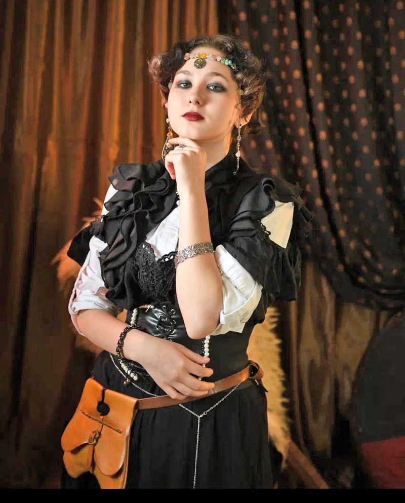 Новотроицкие реконструкторы исторических событий попали на «Средневековый бал»