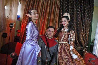 Новотроицкие реконструкторы исторических событий попали на «Средневековый бал»