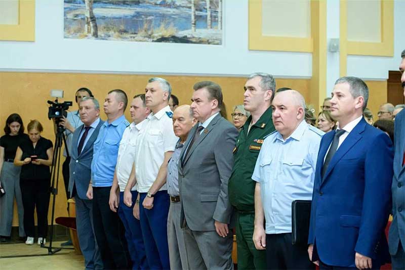 Евгений Солнцев поздравил Владимира Ушакова с назначением на должность председателя Оренбургского областного суда