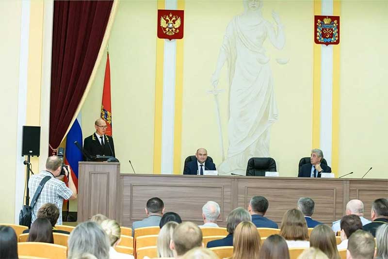 Евгений Солнцев поздравил Владимира Ушакова с назначением на должность председателя Оренбургского областного суда