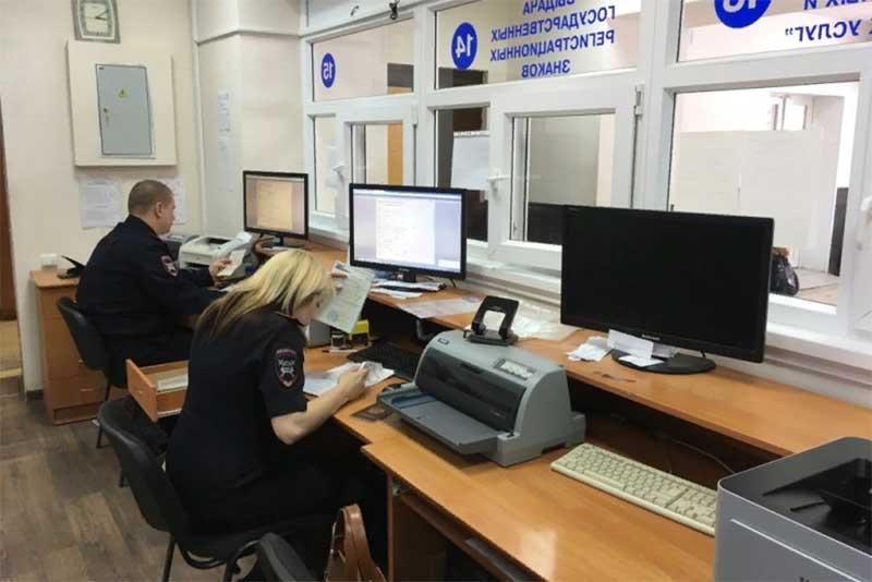 ГИБДД возобновило выдачу водительских прав и регистрацию машин в Оренбуржье