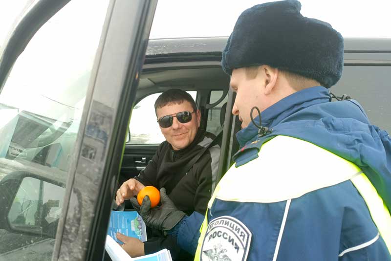 Необычную профилактическую акцию на федеральной трассе провели сотрудники полиции