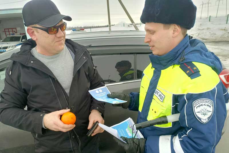 Необычную профилактическую акцию на федеральной трассе провели сотрудники полиции