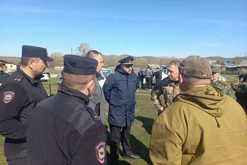 На территории Гайского района продолжается операция по поиску подозреваемого в нападении на полицейских