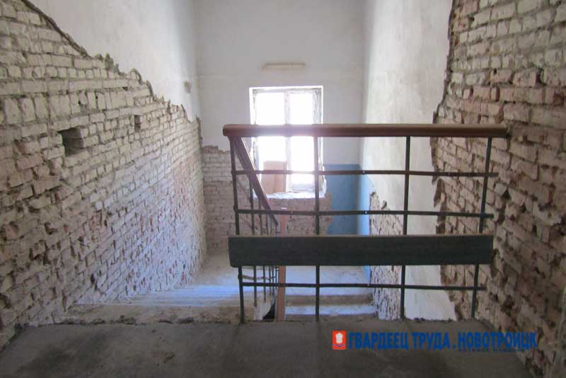 В новотроицкой школе № 10 продолжается второй этап капитального ремонта