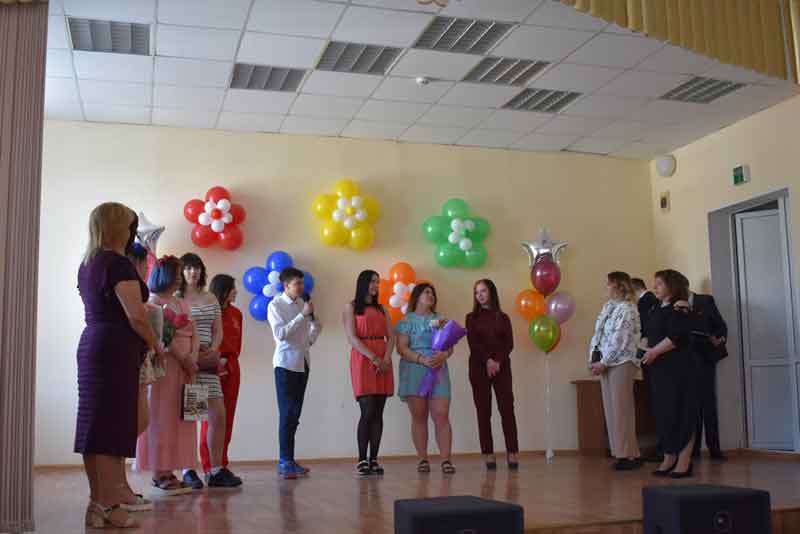 Последний звонок в строительном техникуме (фото)