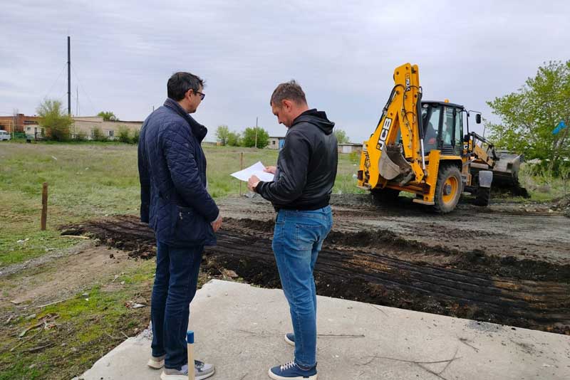 В Новотроицке начались масштабные работы по обновлению контейнерных площадок