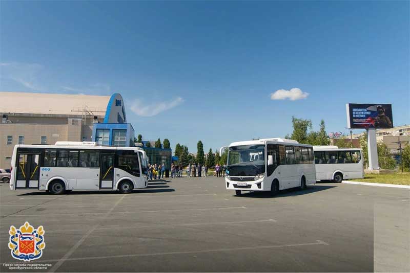 Губернатор Денис Паслер передал муниципальному предприятию Новотроицка «НовГорТранс» 17 новых автобусов ПАЗ «Вектор»