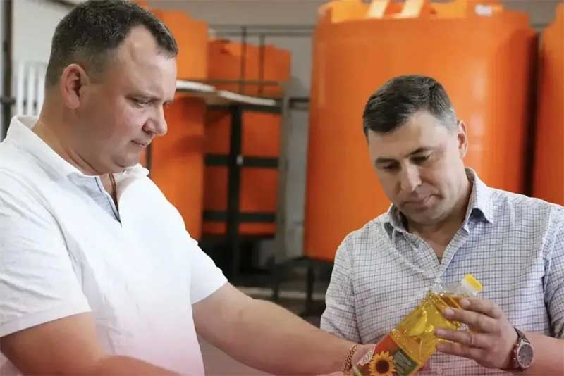 Оренбургская компания отправила  в Кыргызстан первые партии  натурального подсолнечного масла холодного отжима