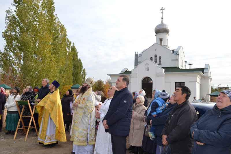 На колокольне храма Андрея Первозванного установлен крест (фото)