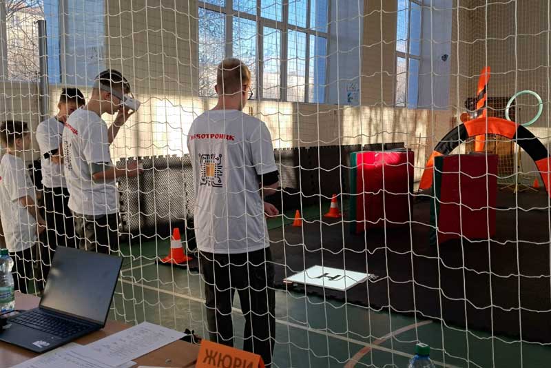 В Новотроицке прошли первые зональные соревнования по управлению беспилотниками