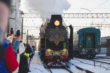 Поезд Деда Мороза в Оренбурге встретили  более 6 тысяч человек