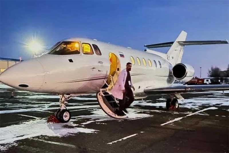 В медицинский исследовательский центр Санкт-Петербурга специальным медицинским самолетом доставили из Оренбуржья трех пациентов с угрожающими жизни состояниями