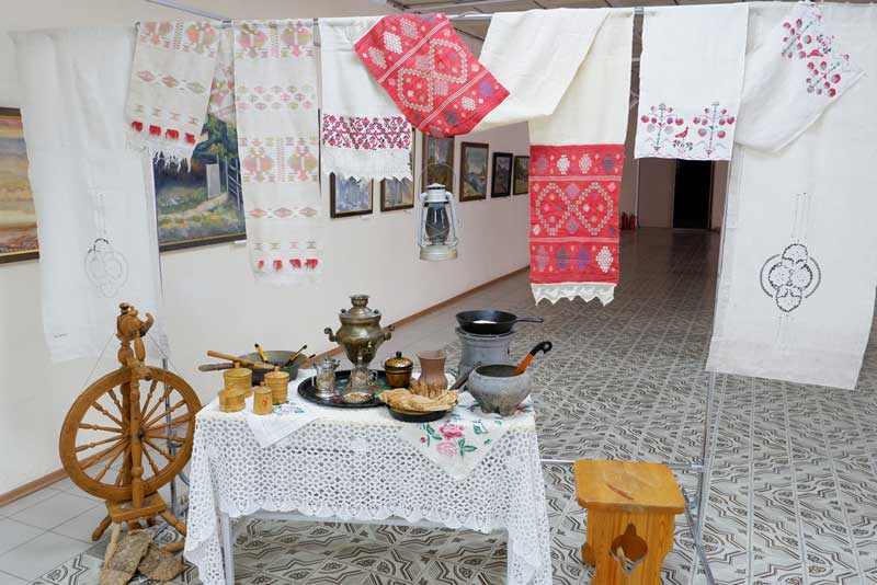 В новотроицком музее в эти дни проходят экскурсии по выставке «Сударыня Масленица» (0+)