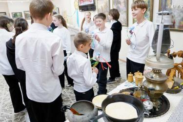 В новотроицком музее в эти дни проходят экскурсии по выставке «Сударыня Масленица» (0+)