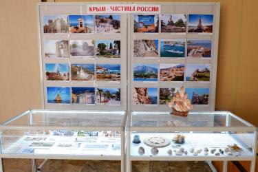В Новотроицком музее зрителям представляют выставку «Крым – частица России» (6+)