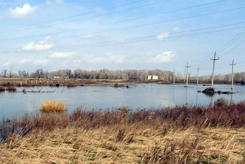 Губернатор Денис Паслер на месте координирует работы по запуску водозабора в Орске